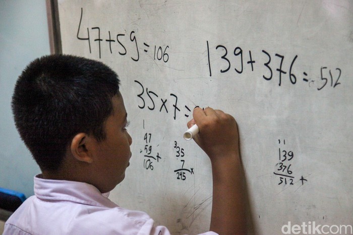 Kemenag bekerjasama dengan Prof Yohanes Surya meluncurkan program Madrasah Pandai Berhitung. Ditargetkan, siswa madrasah belajar matematika dengan menyenangkan.