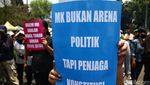 Keranda Mayat MK Bukan Punya Keluarga Diusung Massa