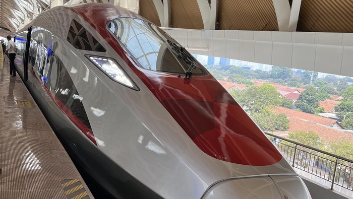 Kereta Cepat Jakarta Bandung, Whoosh