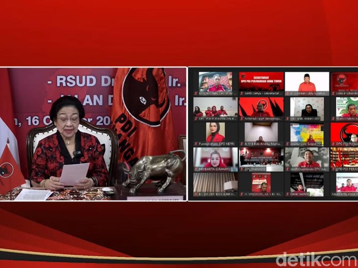 Ketum PDIP, Megawati Soekarnoputri memberikan sambutan saat
peresmian 27 kantor PDIP, patung hingga RSUD Soekarno yang digelar secara hybrid, Senin (16/10/2023).