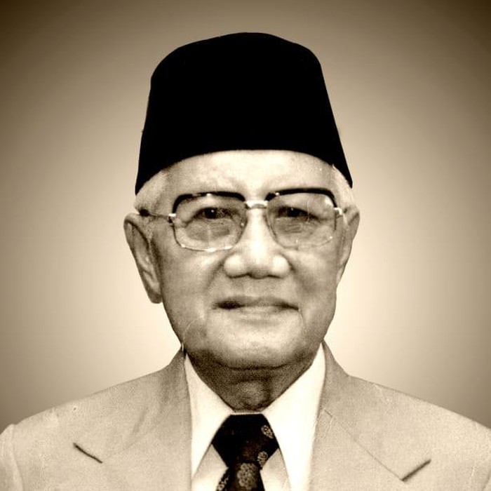 KH Masykur merupakan ulama asal Malang. Selain kegigihannya mempelajari Islam, ia juga berkontribusi memperjuangkan kemerdekaan Indonesia lewat Laskar Sabilillah.