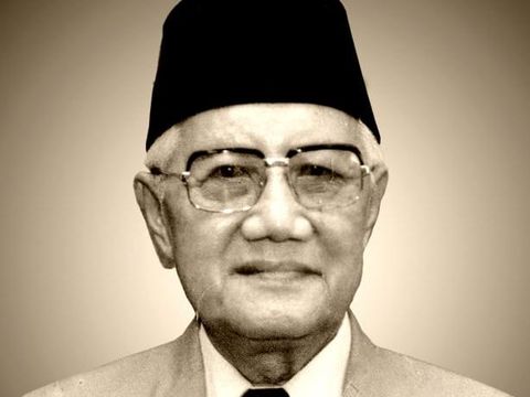 KH Masykur ialah ulama asal Malang. Selain kegigihannya mempelajari Islam, ia juga berkontribusi memperjuangkan kemerdekaan Indonesia lewat Laskar Sabilillah.