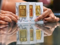 Kemarin Anjlok, Harga Emas Hari Ini Gimana?