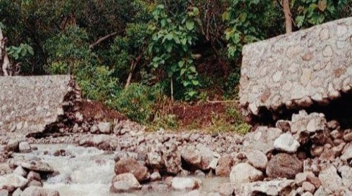 Kerusakan talud di Gekeng Deran, Flores Timur, NTT.