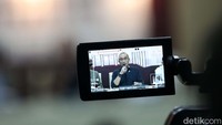 KPU membatasi 30 orang untuk masuk ke ruang pendaftaran. 