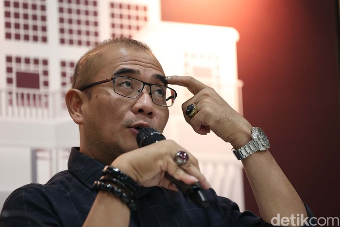 KPU siap menerima pendaftaran capres dan cawapres. Hal itu disampaikan Ketua KPU Hasyim Asyari dalam jumpa pers di Jakarta, Senin (16/10/2023).