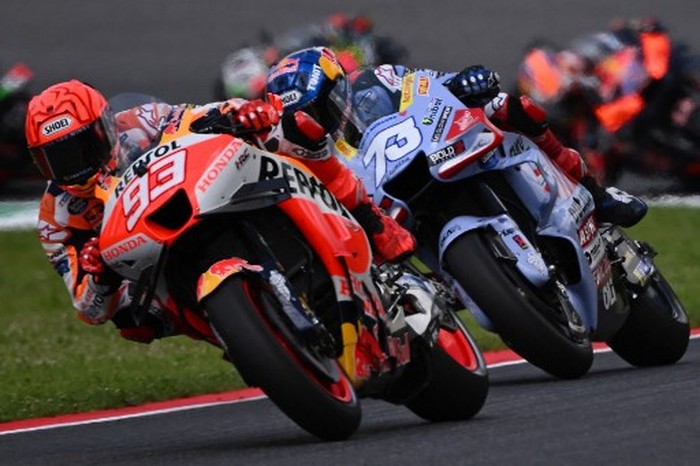 Ducati Spanish rider Alex Marquez (R) follows Honda Spanish rider Marc Marquez (L) as they  compete during the Italian MotoGP race at Mugello Circuit in Mugello, on June 11, 2023. (Photo by Filippo MONTEFORTE / AFP)