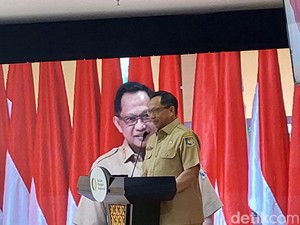 Mendagri Tito Lantik Ali Baham Temongmere Jadi Pj Gubernur Papua Barat