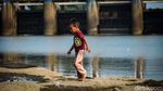 Mengering, Sungai Cisadane di Tangerang Jadi Tempat Bermain