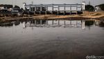 Mengering, Sungai Cisadane di Tangerang Jadi Tempat Bermain