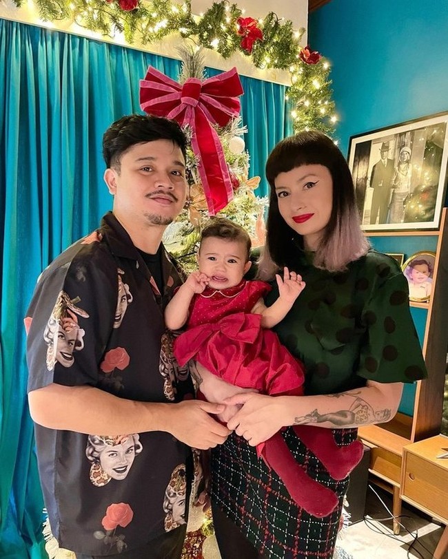 Millie diketahui memiliki darah keturunan Inggris dari ibunya, Adinda. Adinda sendiri mendapat darah keturunan Inggris dari ayahnya. Sementara ibunda Adinda berasal dari Bandung. Foto: Instagram/miss_adinda_mae