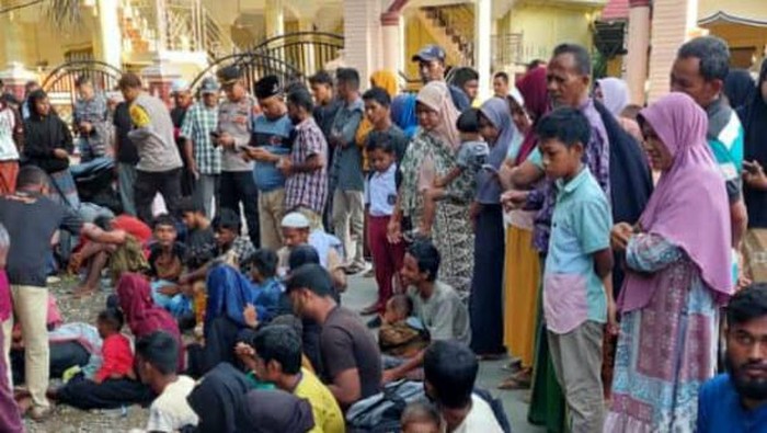 Para pengungsi Rohingya yang tiba di Bireuen, Aceh pagi ini. (Istimewa)
