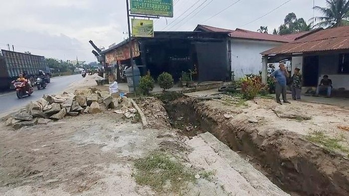 Pembangunan drainase di Batu Bara terkendala karena ada bangunan milik warga