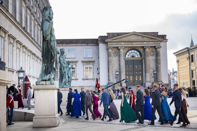 Daftar tamu juga mencakup masyarakat sipil. People mengabarkan, Pangeran Christian mengundang perwakilan beberapa perkumpulan anak muda berbakat Denmark yang datang dari berbagai bidang seperti olahraga, seni, dan budaya. (Foto: Mads Claus Rasmussen/Ritzau Scanpix via AP)
