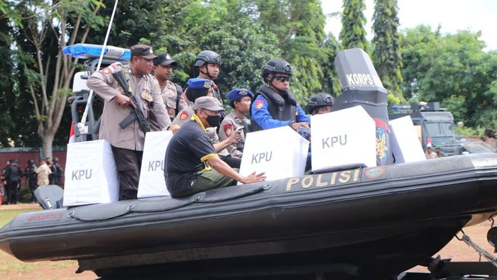 Simulasi pengamanan Pemilu 2024 yang dilakukan oleh Polda Papua.