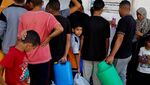 Potret Anak-anak di Gaza Antre Air Bersih