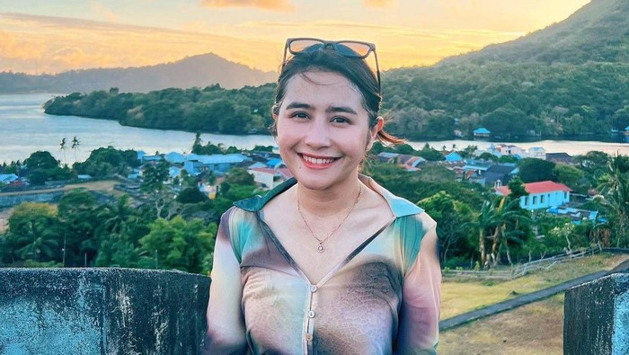 Potret Prilly Latuconsina Ulang Tahun