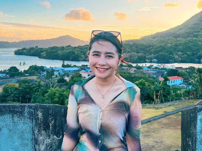 Potret Prilly Latuconsina Ulang Tahun