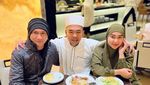 Momen Seru Putra Siregar Makan Bakso Malang hingga Steak