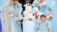 Sosok Putra Siregar sering membagikan momen bersama keluarganya. Salah satunya ketika merayakan ulang tahun sang putri dengan konsep film Frozen. Foto: Instagram @putrasiregarr7