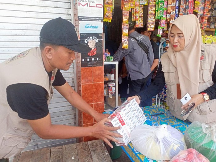 Razia rokok ilegal di Gresik, Jawa Timur