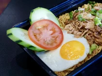 Restoran Mungil di Los Angeles Ini Tawarkan Menu Indomie Goreng