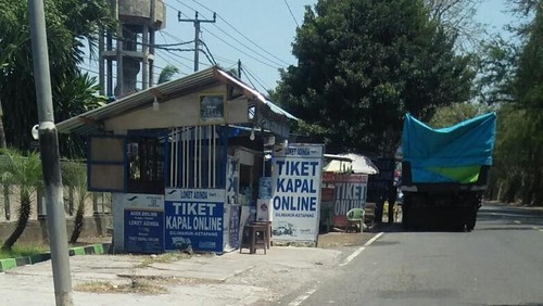 Salah satu gerai tiket online di sepanjang Jalan Denpasar-Gilimanuk, tepatnya di Kelurahan Gilimanuk, Kabupaten Jembrana, Bali, beberapa waktu lalu. (Foto: istimewa)