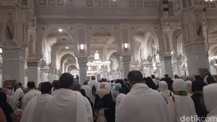 Salat Jenazah Usai Salat Fardhu di Tanah Suci