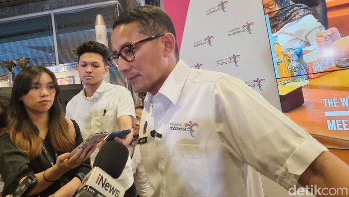 Menteri Pariwisata dan Ekonomi Kreatif Sandiaga Salahuddin Uno dalam temu wartawan, Senin (16/10/2023).