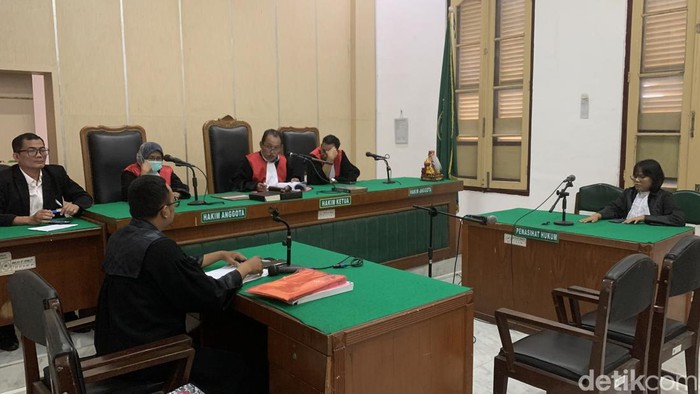 Sidang vonis eks plt bendahara PDAM di Nias (Foto: Raja Malo Sinaga/detikSumut)