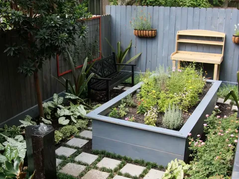 Taman rumah/Nature's Realm via Real Homes