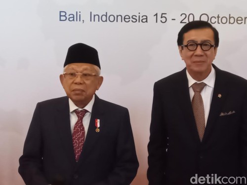 Wakil Presiden Maruf Amin dan Menteri Hukum dan HAM Yasonna Laoly di BNDCC, Nusa Dua, Bali, Senin (16/11/2023).