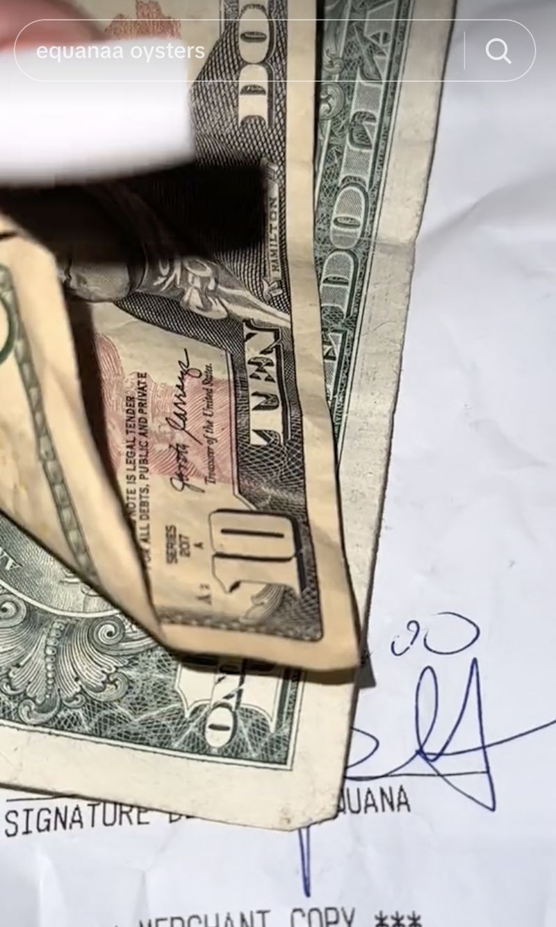 Wanita Ini Dihujat karena Beri Tip Sedikit Usai Makan 48 Oyster Mahal