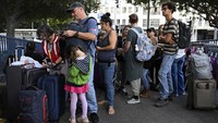 Seperti diketahui, puluhan ribu pemegang paspor AS diketahui tinggal di wilayah Israel. Sementara sedikitnya 29 warga negara AS dipastikan tewas dalam serangan Hamas pada 7 Oktober lalu, sedangkan 15 orang lainnya dilaporkan hilang dan diyakini termasuk dalam kelompok yang disandera Hamas. AP Photo/Rami Shlush.  