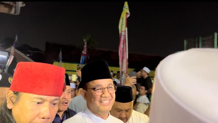Anies Hadiri Maulid Nabi di Cilandak Jaksel, Jemaah Berebut Foto-Salaman (Anggi/detikcom)