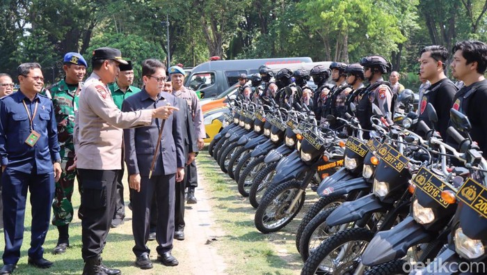 Apel gelar pasukan dimulainya operasi Mantap Brata Semeru 2023-2024.