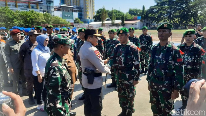 Apel Operasi Mantap Brata di Lapangan Karebosi Makassar dalam rangka pengamanan Pemilu 2024.