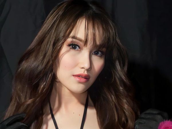 Di Balik Makeup Cantik Ayu Ting Ting Ada Wudhu yang Dijaga
