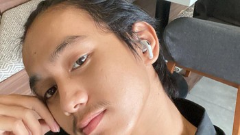 Sejumlah netizen menyebut Bowo yang berambut gondrong mirip dengan Baskara Mahendra, aktor yang sekaligus suami dari Sherina. Foto: Instagram/prabowomondardo