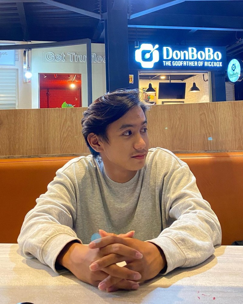 Transformasi Bowo TikTok jadi makin glow up. Netizen sebut mirip Baskara Mahendra, suami Sherina.