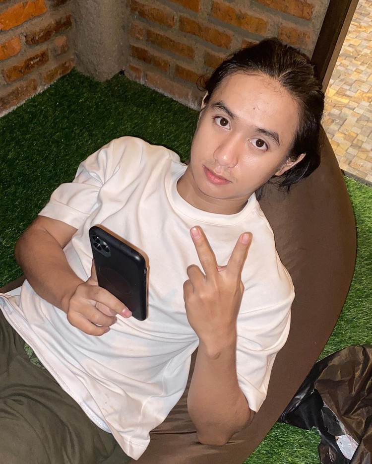 Transformasi Bowo TikTok jadi makin glow up. Netizen sebut mirip Baskara Mahendra, suami Sherina.