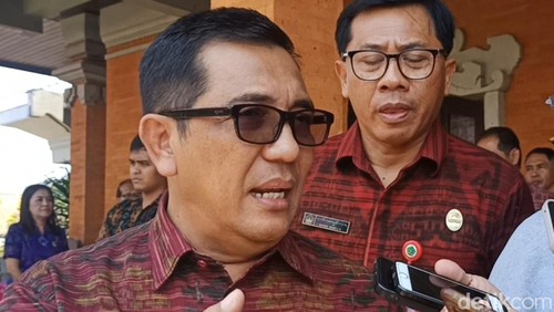 Bupati Tabanan I Komang Gede Sanjaya saat menjelaskan soal persiapan pelaksanaan WWF pada 2024 mendatang, Selasa (17/10/2023). (chairul amri simabur/detikBali)