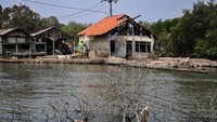 Penampakan permukiman di kawasan Pulau Cangkir, Kronjo, Kabupaten Tangerang, Selasa (17/10/2023).  