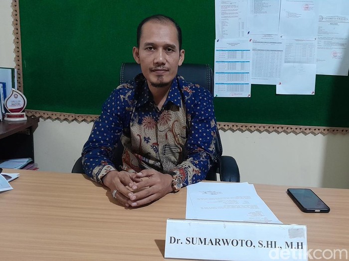 Dekan Fakultas Hukum Universitas Surakarta (Unsa), Sumarwoto saat ditemui di kantornya, Selasa (17/10/2023).
