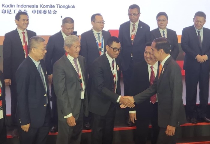 Di sela kunjungan kerja Presiden RI Joko Widodo (Jokowi) bertemu Presiden China, Xi Jinping, 15 - 18 Oktober 2023, Presiden RI menyaksikan kesepakatan PT PLN (Persero) dengan dua perusahaan besar energi bersih asal China dalam kerja sama pengembangan EBT di Indonesia pada Indonesia-China Business Forum (ICBF) di Beijing, China.