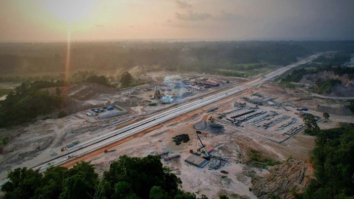 Hutama Karya mengebut penyelesaian sejumlah ruas Jalan Tol Trans Sumatera (JTTS). Salah satunya konstruksi ruas Padang - Sicincin yang merupakan Tol Sirip Pekanbaru - Padang.