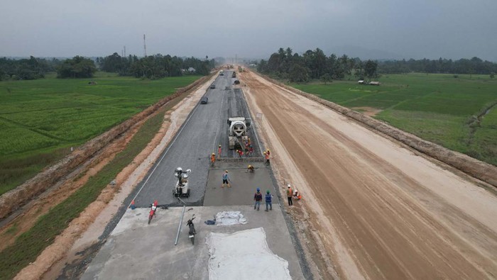 Hutama Karya mengebut penyelesaian sejumlah ruas Jalan Tol Trans Sumatera (JTTS). Salah satunya konstruksi ruas Padang - Sicincin yang merupakan Tol Sirip Pekanbaru - Padang.