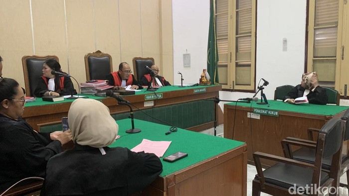 Foto: Sidang vonis wanita sewa preman bunuh teman di Medan bernama Jihan (Raja Malo Sinaga/detikSumut)