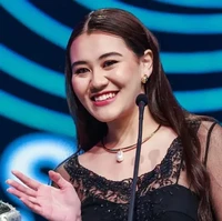Bersama ibunya, Reza Artamevia, Aaliyah tampak hadir di acara TikTok Awards. Aaliyah dan Reza tampil di atas panggung sebagai salah satu pembaca nominasi. Foto: Instagram/aliyahthariq