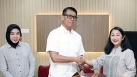 Selain itu juga bekerjasama menyediakan infrastruktur dan fasilitas yang diperlukan untuk merangkul gaya hidup yang lebih aktif.  